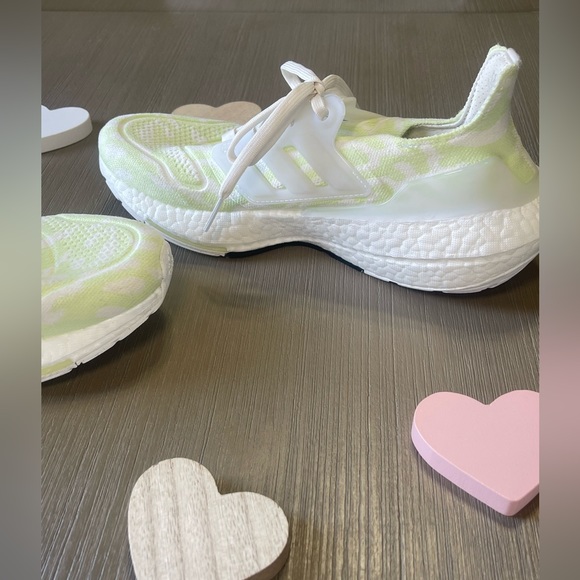 Adidas Ultra boost 22 Women Running Shoe - Almost Lime color - Picture 9 of 9